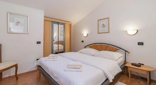 Apartment With Roof Terrace And Shared Pool In Medulin For 4 People Seafront, Reserva ahora Apartamento Hoteles en Pula con aparcamiento, Aparcamiento