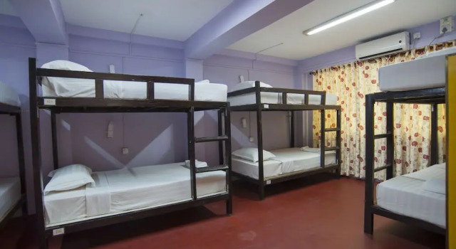 Кровать в общем номере Agga Youth Hotel