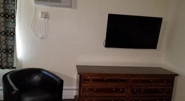 Четырёхместный номер Standard Red Carpet Inn Rochester