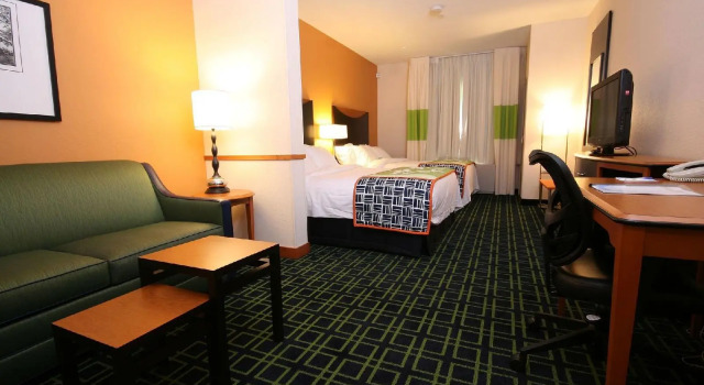 Fairfield Inn & Suites White River Junction, Varaa Hotelli Hotellit New England uima-altaalla, Uima-allas