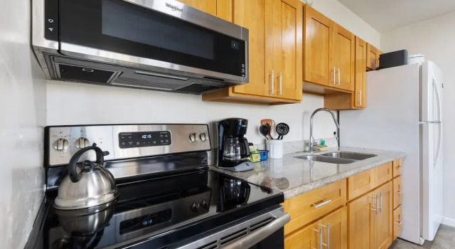 Номер Standard Light & Airy 8th Floor Ocean View Condo with Lanai and FREE Parking!