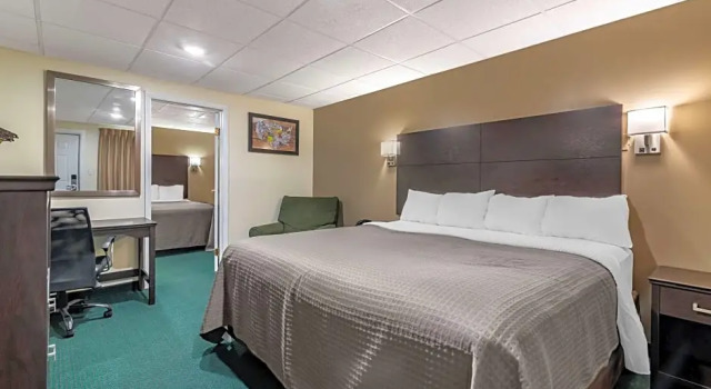 Четырёхместный люкс Blue Line Inn Lake George