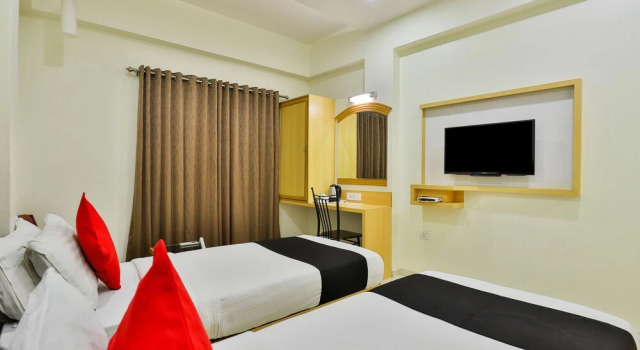 Capital O 18973 Hotel Summit, Rezerwuj Hotel Hotele w Gujarat ze śniadaniem, Śniadanie