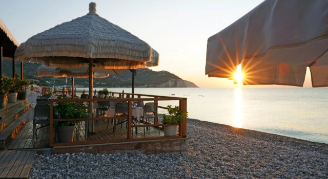 Коттедж c 1 комнатой с балконом и с видом на сад Apartment ulivo with pool and private beach