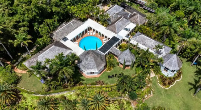 Вилла Luxury 8BR Hilltop Villa Sweeping Sea Views Private Pool