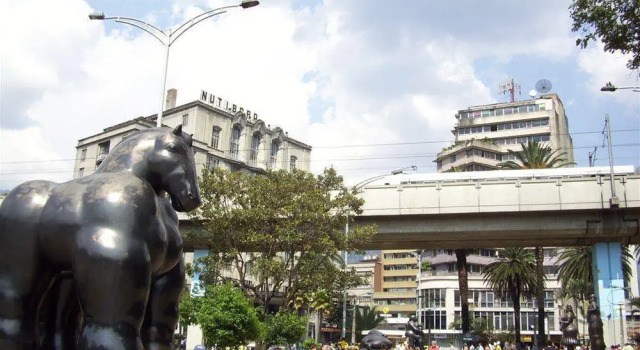 Nutibara Express by HOUSY HOST, Foglalás Apartman Szállodák Guayaquil medencével, Uszoda