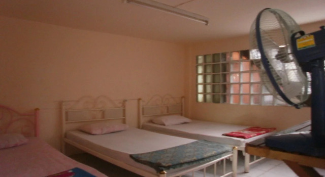 Farang Bar Guesthouse, Забронировать Отель Отели Южного Таиланда с парковкой, Парковка