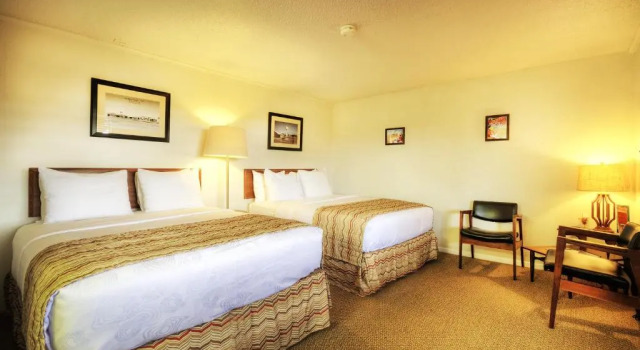 Четырёхместный номер Standard Roadrunner Lodge Motel