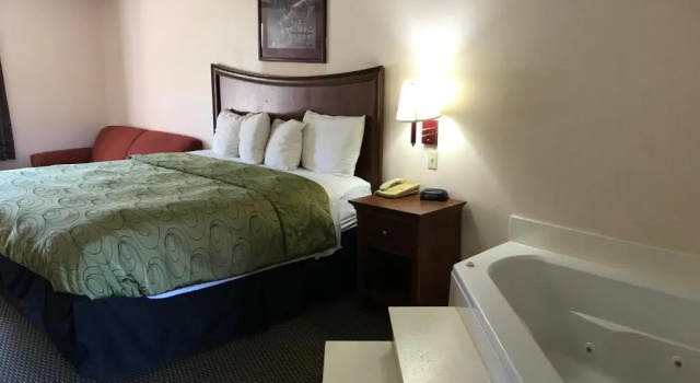 Люкс Clairmont Inn & Suites Warren