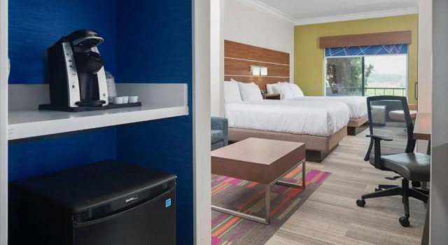 Двухместный люкс Holiday Inn Express & Suites Macon - I-475 by IHG