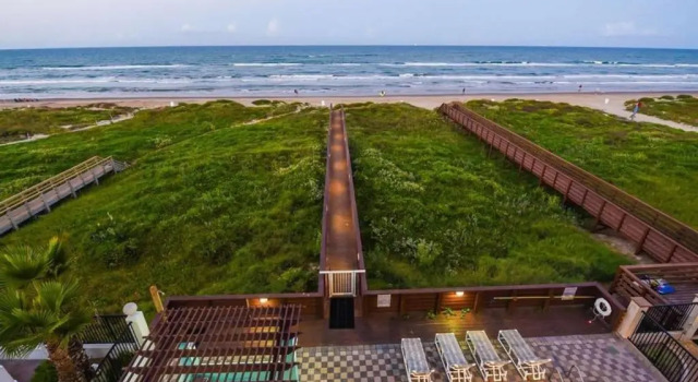 Апартаменты 5 BEDROOM BEACHFRONT CONDO - 3rd Floor