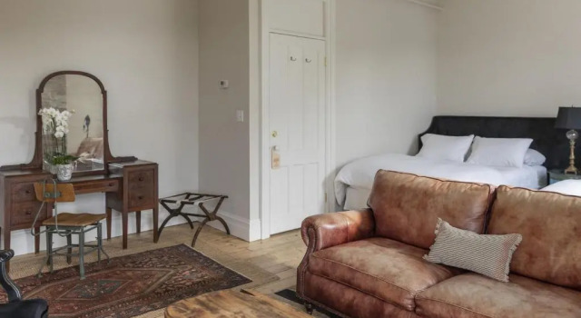 Четырёхместный номер Standard Stewart House Hotel