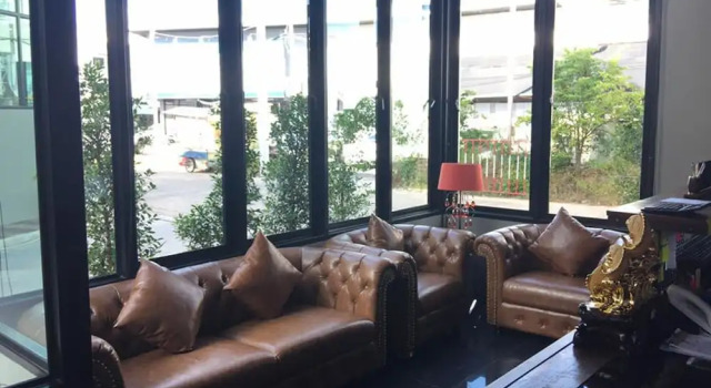 T4 Hotel Sisaket, Varaa Hotelli Hotellit North-Eastern Thailand pysäköinnillä, Pysäköinti