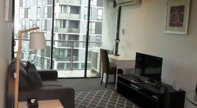 Апартаменты Executive c 1 комнатой с балконом AKOM AT Docklands