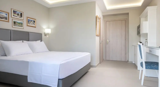 Двухместный номер Deluxe с балконом и с видом на внутренний двор Light Blue Hotel