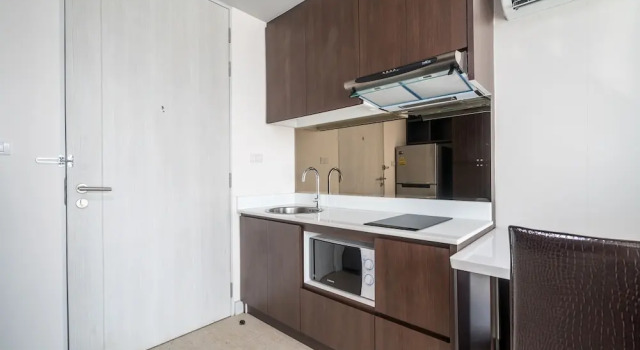Двухместные апартаменты Comfort Apartment at Aristo Surin by Lofty