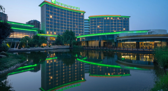 Holiday Inn Nanyang by IHG, Rezervovat Hotel Nan-jang Henan