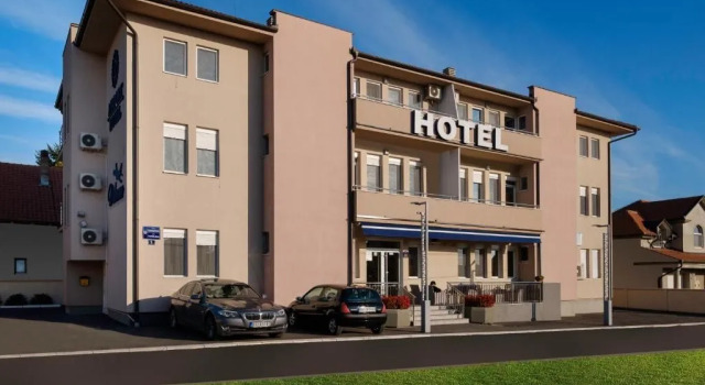 Airport Garni Hotel