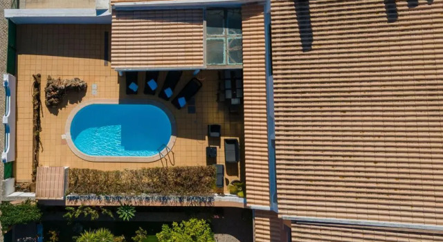 Sunny 2BDR House W/ Private Pool by LovelyStay, Réserver Hôtel Caliços Algarve