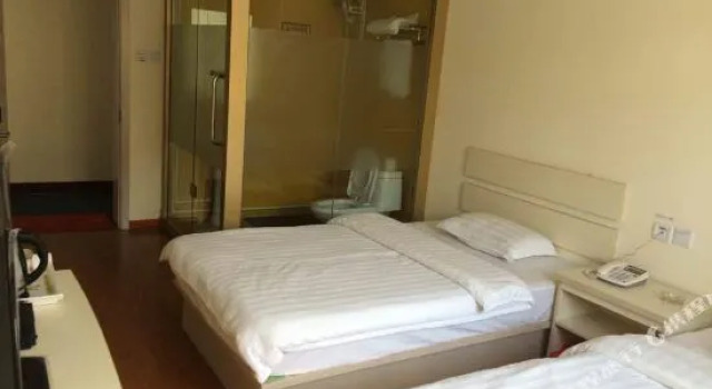 Yuying Hotel (North Railway Station), Забронировать Отель Licang District 