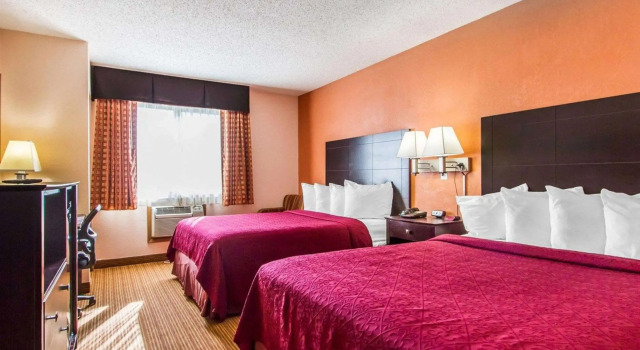 Четырёхместный номер Standard Quality Inn & Suites Ottumwa North