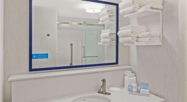 Четырёхместный номер Standard Hampton Inn Lagrange near Callaway Gardens