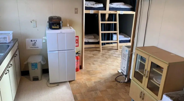 Кровать в общем номере (мужской номер) TRAVELRS INN minamioodori - Hostel