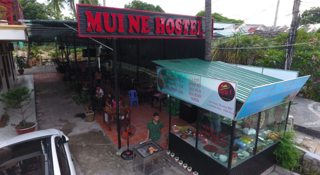Mui Ne Hostel  Cafe 141, Book Hostel / Vandrerhjem Hostels i Binh Thuan, Hostel / Vandrerhjem