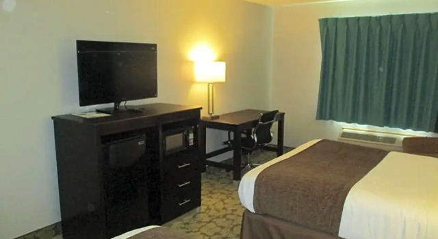 Шестиместный семейный номер Standard SureStay Plus Hotel by Best Western Bettendorf
