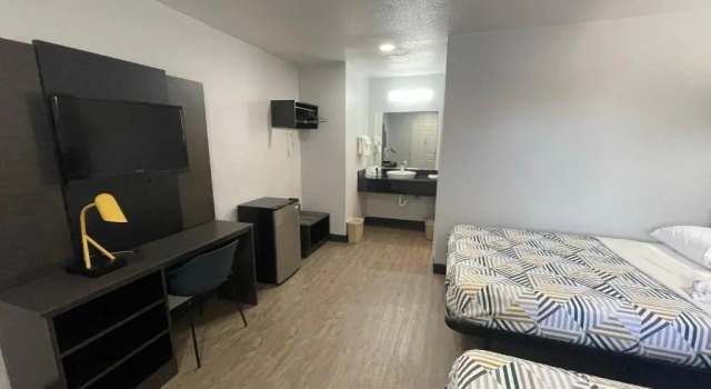 Четырёхместный номер Standard Motel 6 Denton, TX - UNT