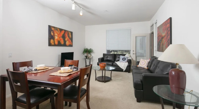Irvine Comfort Collection 2 bed & 2 Bath, Забронировать Отель Ирвайн округ Ориндж, рядом с San Joaquin Wildlife Santuary