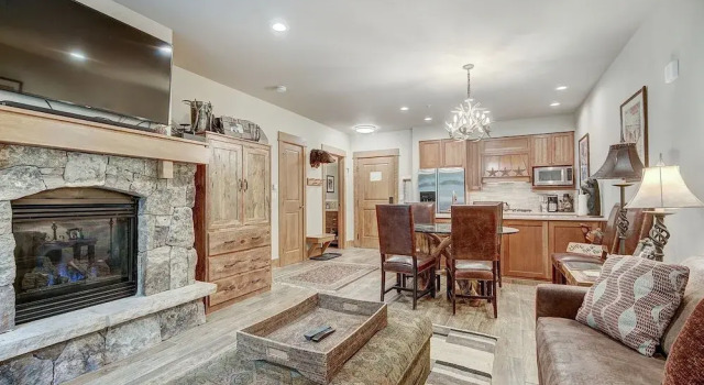 Luxury 1-Bedroom Ski-In Out Condo with Slopeside Heated Pool, No cleaning Fee 1 Condo by RedAwning