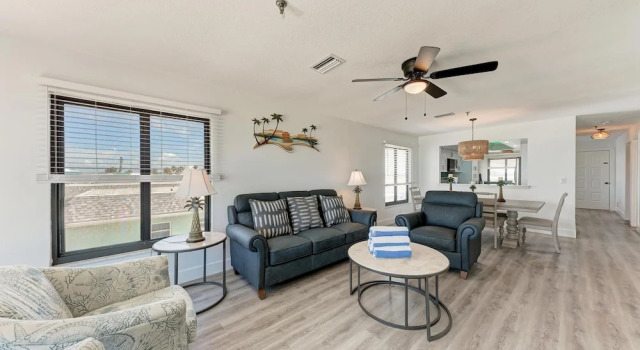 Anna Maria Island Beach Sands 202-private Beach Access-heated Pool, Забронировать Апартаменты/квартира Отели Брейдентон с парковкой, рядом с Bradenton Beach Parasailing, Парковка