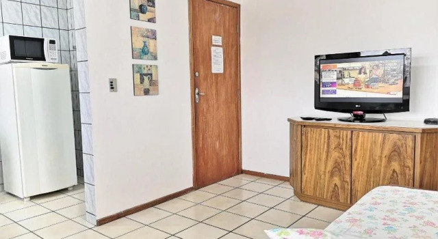 Resid. Pedro Eduardo, Забронировать Отель Отели Флорианополиса с парковкой, рядом с Пляж Канасвиейраш, Парковка