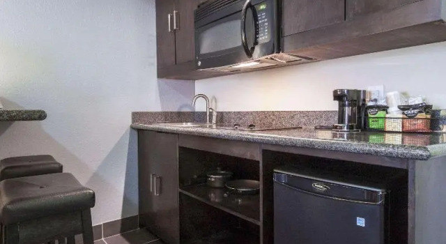 Двухместный люкс с балконом Comfort Inn & Suites El Paso I-10 Airport Area