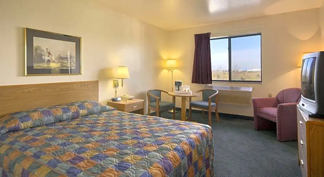 Люкс Deluxe Travelodge by Wyndham Hudsonville