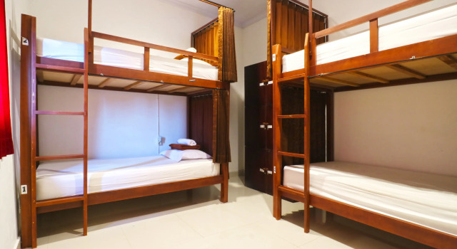 Кровать в общем номере In Calm Hostel Canggu