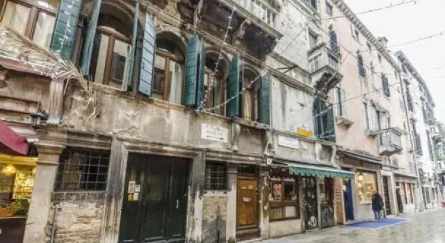 Casa Merca' Rialto, Забронировать Отель Бизнес-отели Венеции, рядом с Церковь Святого Георгия Великого, 4* 5*