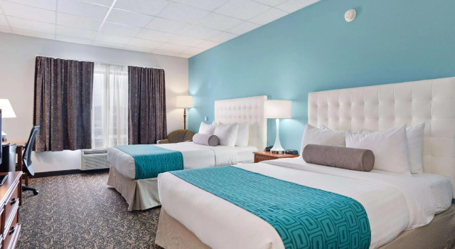 Четырёхместный номер Standard Elevation Inn & Suites, Trademark Collection by Wyndham Downtown Rapid City- Walking Distance To The Monument