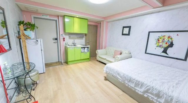 Студия Four Seasons Pension