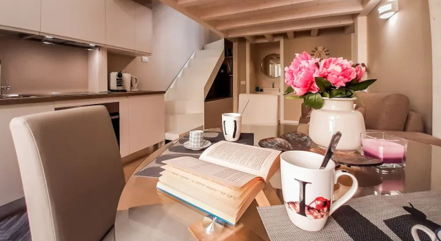 JOIVY Sophisticated 2 Br Loft For 4, Забронировать Апартаменты/квартира Апартаменты Милана, рядом с Театр Стрелера, Апартаменты/квартира