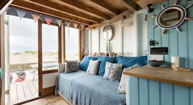 Коттедж Stargaze From a Beach hut on the Mudeford Sandbank