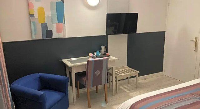 Трёхместный номер Standard Logis Hôtel Restaurant Les Aubuns