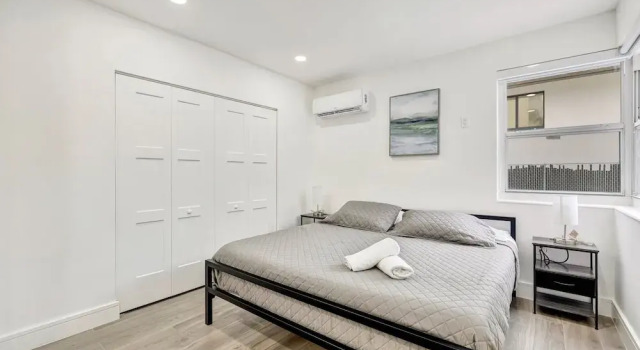2BR 1BA off Las Olas Steps to Beach, Забронировать Апартаменты/квартира Апартаменты Форт-Лодердейл, рядом с Пляж Себастьян-стрит, Апартаменты/квартира
