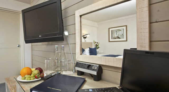 Cobo Bay Hotel