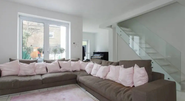 5 Storey 5 Bedroom House in Kilburn, Забронировать Дом для отпуска Виллы Большого Лондона, Вилла