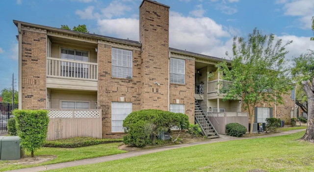 2 Mi to Hospitals! Houston Condo w/ Pool Access