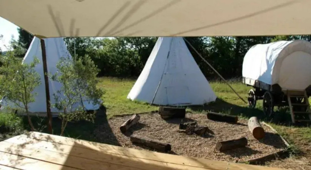 Tipis Des Oliviers, Book Hotel Saint-Christol Hérault