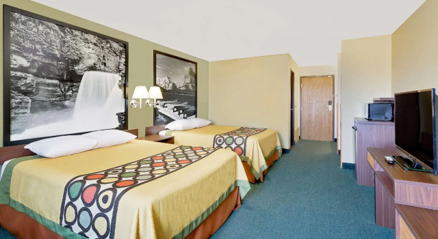 Четырёхместный номер Standard Super 8 by Wyndham Belgrade/Bozeman Airport