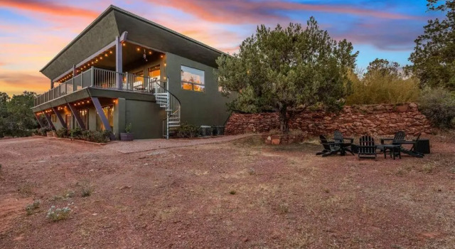 Коттедж Close to Fresh Creek! Sleeps 12 ~ Amazing Views w/Serene Open Space ~ Hot Tub + Game Room ~ Trails outside